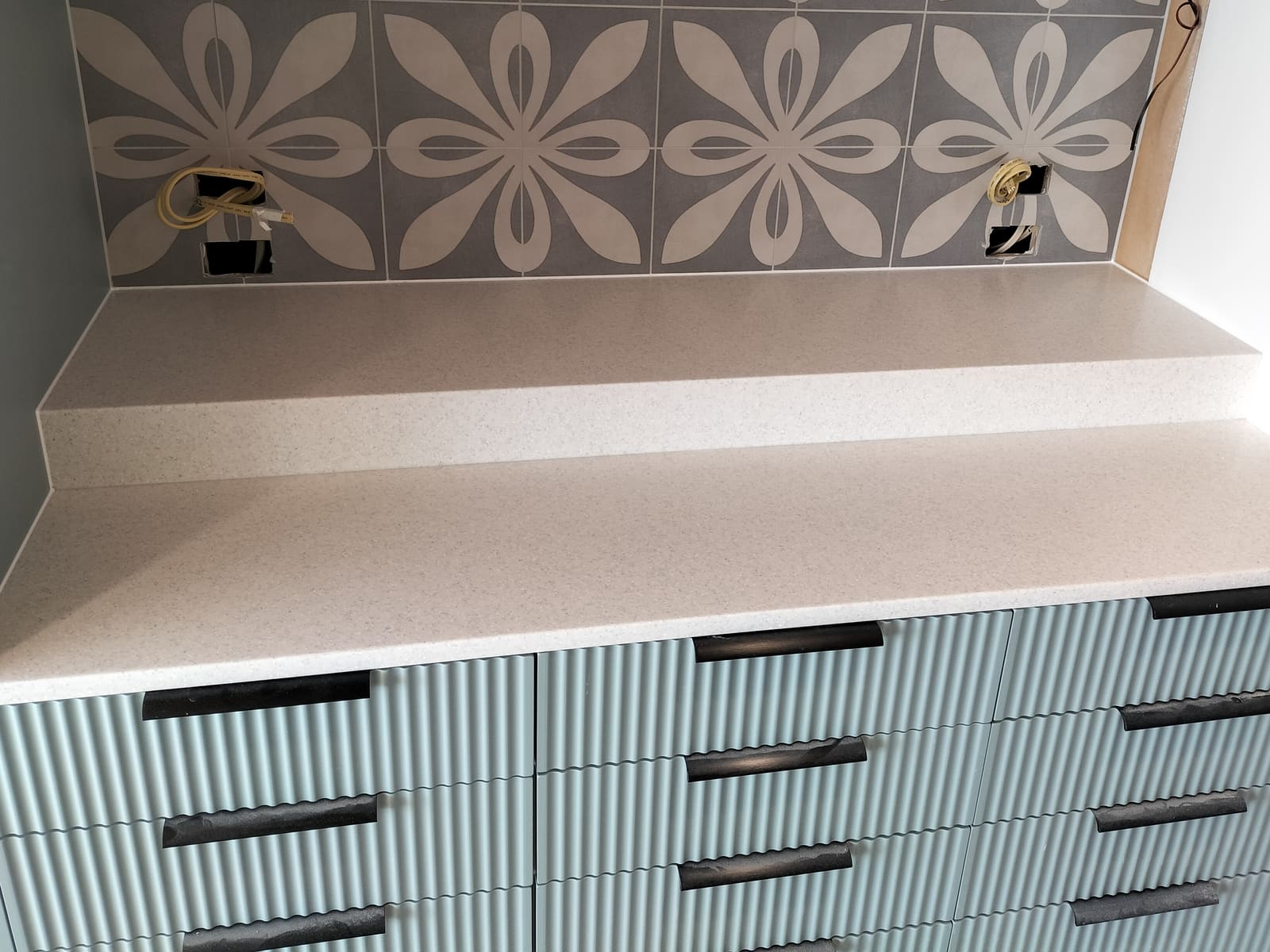 Laundry in solid surface
